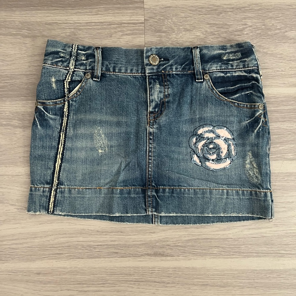 Old Navy Y2K Denim Mini Skirt White Rose Embroidered Size 4
